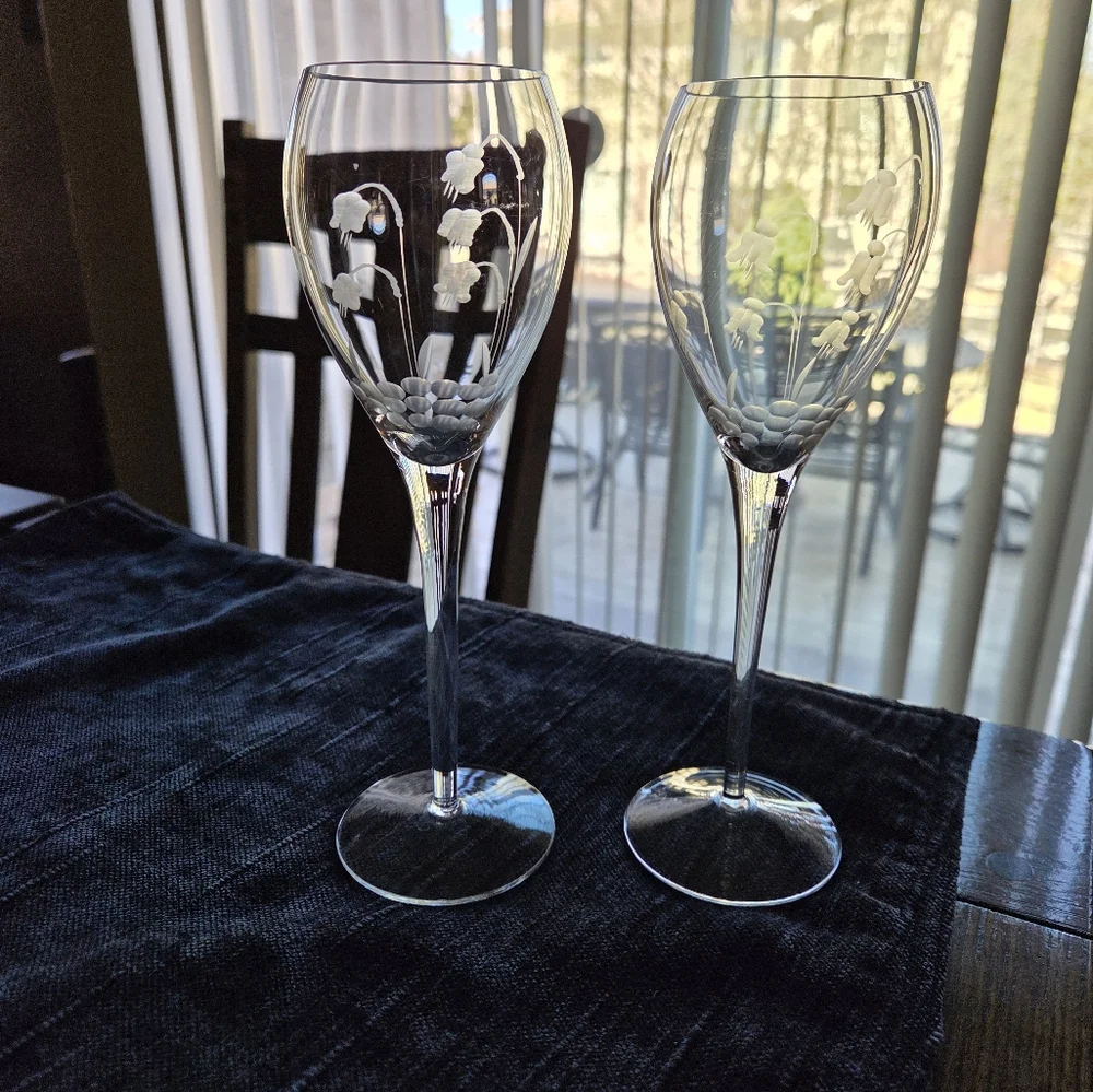 Vintage Toscany Hand Blown Etched Floral Long Stem Wine Glasses